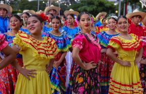 Celebración del Día Nacional del Huipil