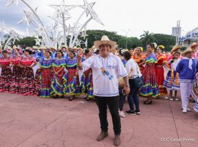 Celebración del Día Nacional del Huipil