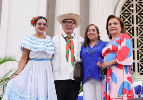 Celebración del Día Nacional del Huipil
