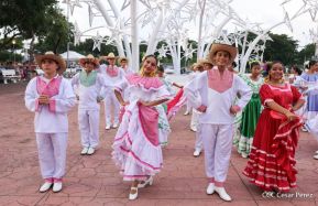 Celebración del Día Nacional del Huipil