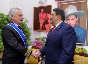 Compañero Alexander Khokhólikov recibe la Orden José de Marcoleta en el Grado de Gran Cruz 