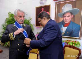 Compañero Alexander Khokhólikov recibe la Orden José de Marcoleta en el Grado de Gran Cruz 