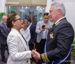 Compañero Alexander Khokhólikov recibe la Orden José de Marcoleta en el Grado de Gran Cruz 