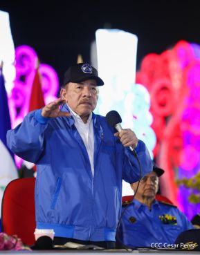 Conmemoración de los 45 años de fundación de la Policía Nacional y el Ministerio del Interior