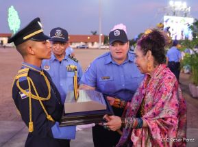 Conmemoración de los 45 años de fundación de la Policía Nacional y el Ministerio del Interior