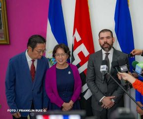 Autoridades nicaragüenses se reúnen con delegación de la República Popular China encabezada por Huang Xiaowei