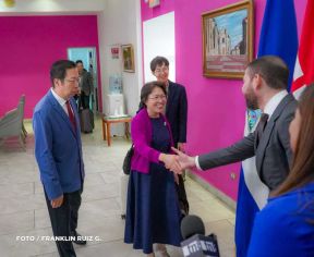Autoridades nicaragüenses se reúnen con delegación de la República Popular China encabezada por Huang Xiaowei