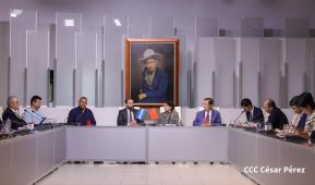 Autoridades nicaragüenses se reúnen con delegación de la República Popular China encabezada por Huang Xiaowei