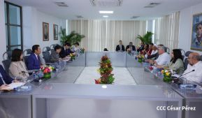 Autoridades nicaragüenses se reúnen con delegación de la República Popular China encabezada por Huang Xiaowei