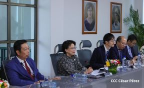 Autoridades nicaragüenses se reúnen con delegación de la República Popular China encabezada por Huang Xiaowei