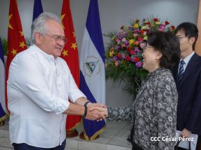 Autoridades nicaragüenses se reúnen con delegación de la República Popular China encabezada por Huang Xiaowei
