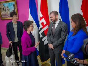 Autoridades nicaragüenses se reúnen con delegación de la República Popular China encabezada por Huang Xiaowei