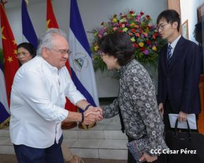 Autoridades nicaragüenses se reúnen con delegación de la República Popular China encabezada por Huang Xiaowei