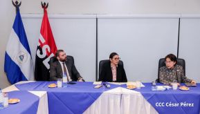 Autoridades nicaragüenses se reúnen con delegación de la República Popular China encabezada por Huang Xiaowei