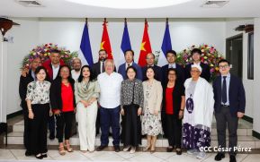 Autoridades nicaragüenses se reúnen con delegación de la República Popular China encabezada por Huang Xiaowei