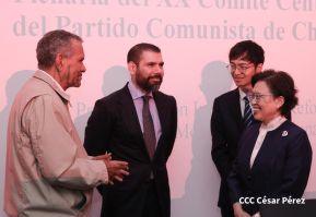 Autoridades nicaragüenses se reúnen con delegación de la República Popular China encabezada por Huang Xiaowei