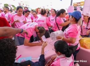 Caminata "Yo Corro por Ellas", por la prevención y lucha contra el cáncer de mama