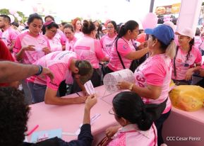  Caminata "Yo Corro por Ellas", por la prevención y lucha contra el cáncer de mama