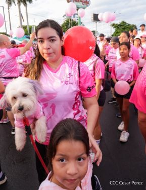  Caminata "Yo Corro por Ellas", por la prevención y lucha contra el cáncer de mama