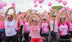 Caminata "Yo Corro por Ellas", por la prevención y lucha contra el cáncer de mama
