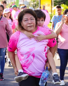  Caminata "Yo Corro por Ellas", por la prevención y lucha contra el cáncer de mama