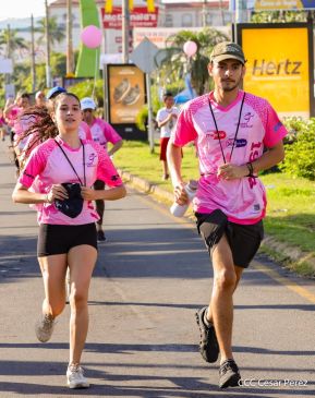  Caminata "Yo Corro por Ellas", por la prevención y lucha contra el cáncer de mama