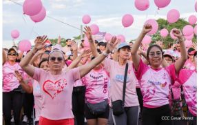  Caminata "Yo Corro por Ellas", por la prevención y lucha contra el cáncer de mama