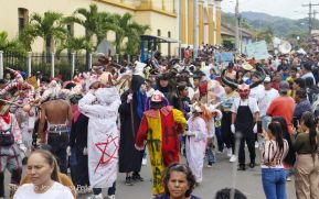 Cultura Nacional: Familias de Masaya participan del Tradicional Torovenado de Monimbó
