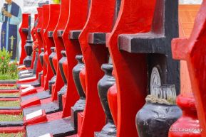 Familias nicaragüenses visitan a sus files difuntos en los distintos cementerios del país