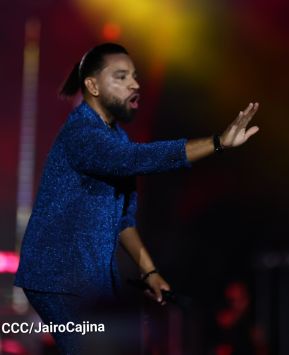 Nicaragüenses cierran ciclos con Aventura