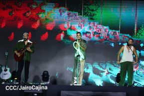 Nicaragüenses cierran ciclos con Aventura