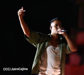 Nicaragüenses cierran ciclos con Aventura