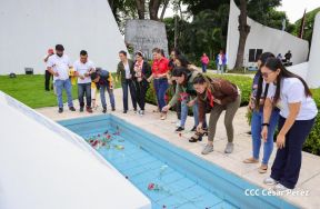 Nicaragüenses rinden homenaje al Comandante Carlos Fonseca a 48 años de su tránsito a la inmortalidad