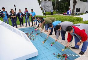 Nicaragüenses rinden homenaje al Comandante Carlos Fonseca a 48 años de su tránsito a la inmortalidad