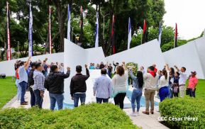 Nicaragüenses rinden homenaje al Comandante Carlos Fonseca a 48 años de su tránsito a la inmortalidad