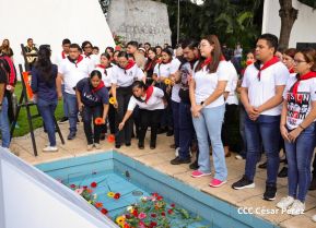 Nicaragüenses rinden homenaje al Comandante Carlos Fonseca a 48 años de su tránsito a la inmortalidad