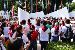 Nicaragüenses rinden homenaje al Comandante Carlos Fonseca a 48 años de su tránsito a la inmortalidad