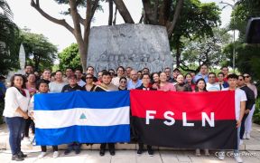 Nicaragüenses rinden homenaje al Comandante Carlos Fonseca a 48 años de su tránsito a la inmortalidad
