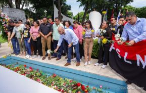Nicaragüenses rinden homenaje al Comandante Carlos Fonseca a 48 años de su tránsito a la inmortalidad