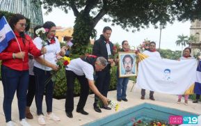 Nicaragüenses rinden homenaje al Comandante Carlos Fonseca a 48 años de su tránsito a la inmortalidad