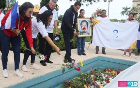 Nicaragüenses rinden homenaje al Comandante Carlos Fonseca a 48 años de su tránsito a la inmortalidad