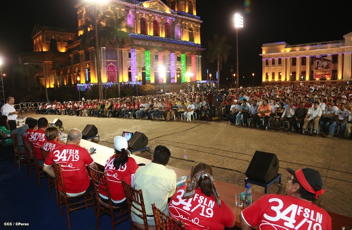 Daniel y Rosario celebran junto al pueblo el Día Internacional de los Trabajadores