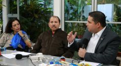 Presidente Daniel y Compañera Rosario se reúnen con directivos AMCHAM