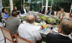 Presidente Daniel y Compañera Rosario se reúnen con directivos AMCHAM