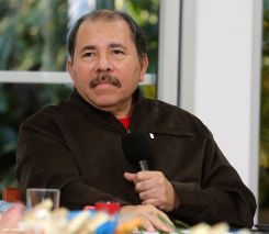 Presidente Daniel y Compañera Rosario se reúnen con directivos AMCHAM