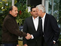 Presidente Daniel y Compañera Rosario se reúnen con directivos AMCHAM