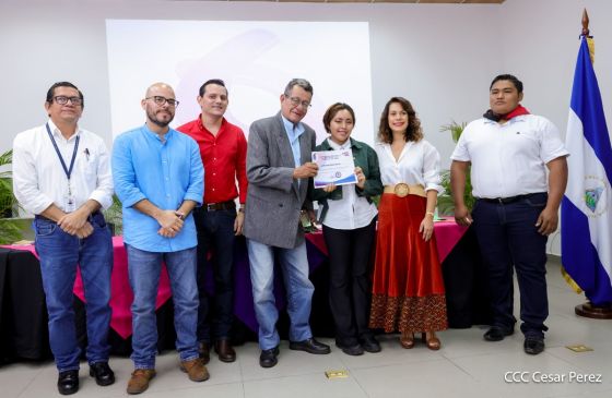 Estudiantes que realizaron prácticas en Medios del Poder Ciudadano reciben reconocimientos