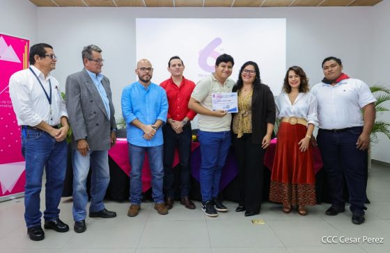 Estudiantes que realizaron prácticas en Medios del Poder Ciudadano reciben reconocimientos