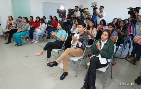 Estudiantes que realizaron prácticas en Medios del Poder Ciudadano reciben reconocimientos
