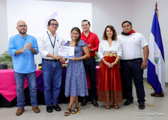 Estudiantes que realizaron prácticas en Medios del Poder Ciudadano reciben reconocimientos